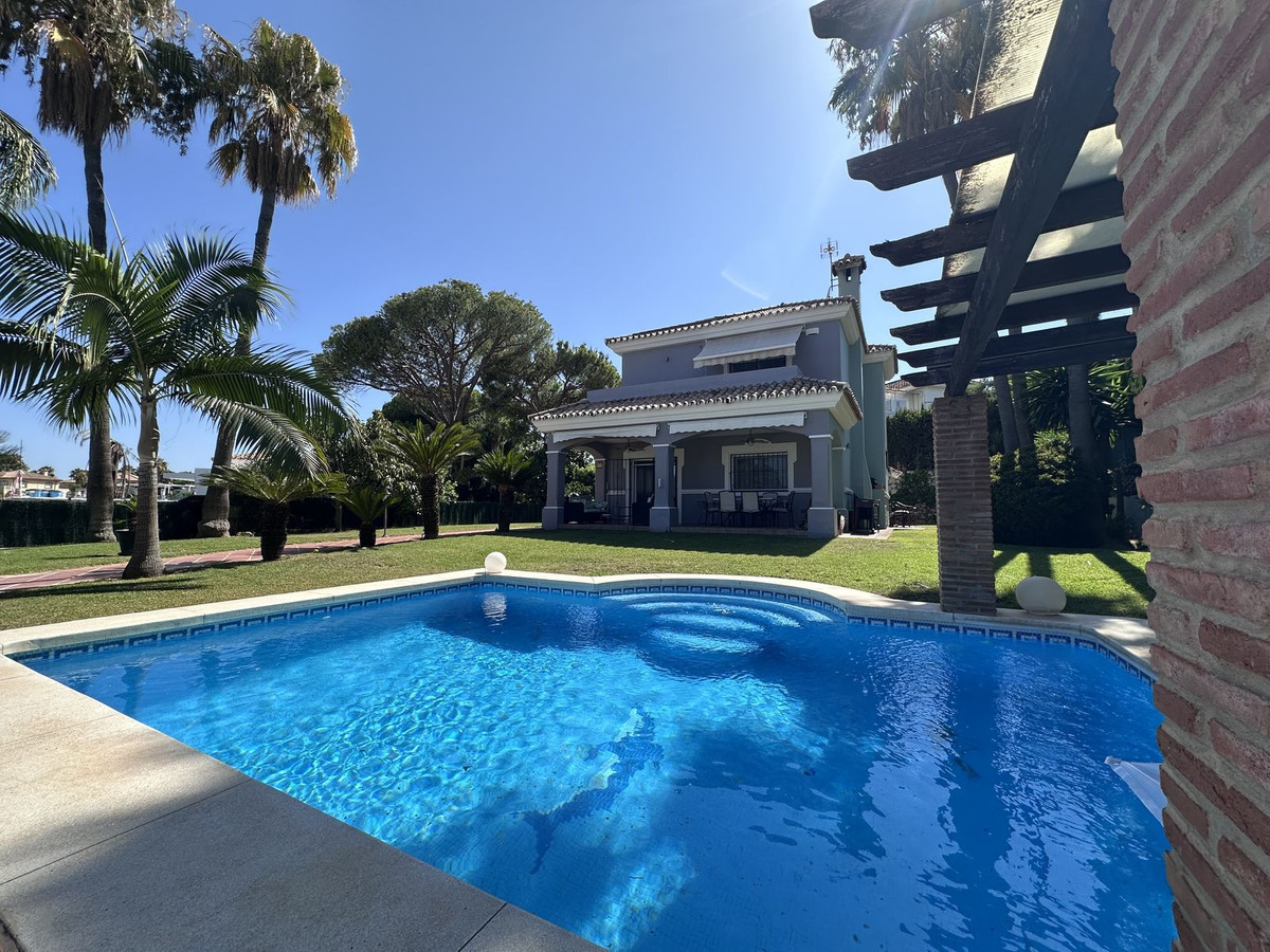 3 bedrooms Villa in Estepona, Spain No. 184066