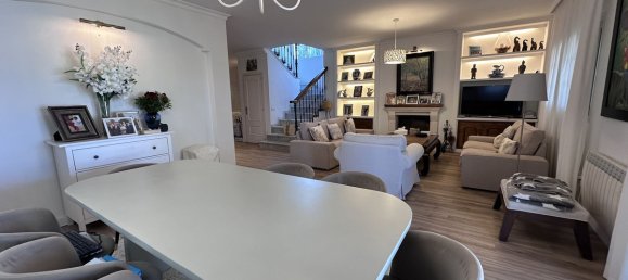 3 bedrooms Villa in Estepona, Spain No. 184066 5