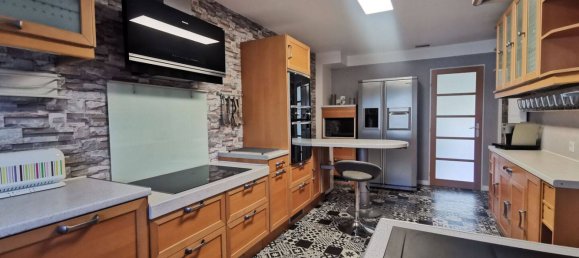 Casa de 5 dormitorios en Cesson, France No. 328057 3