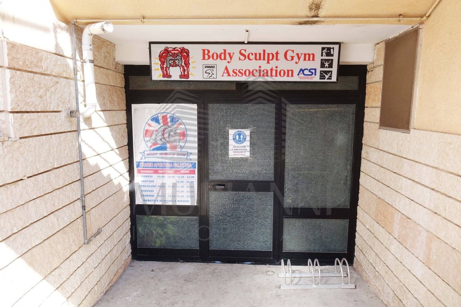 320m² Commercial property in Sannicandro di Bari, Italy No. 104757