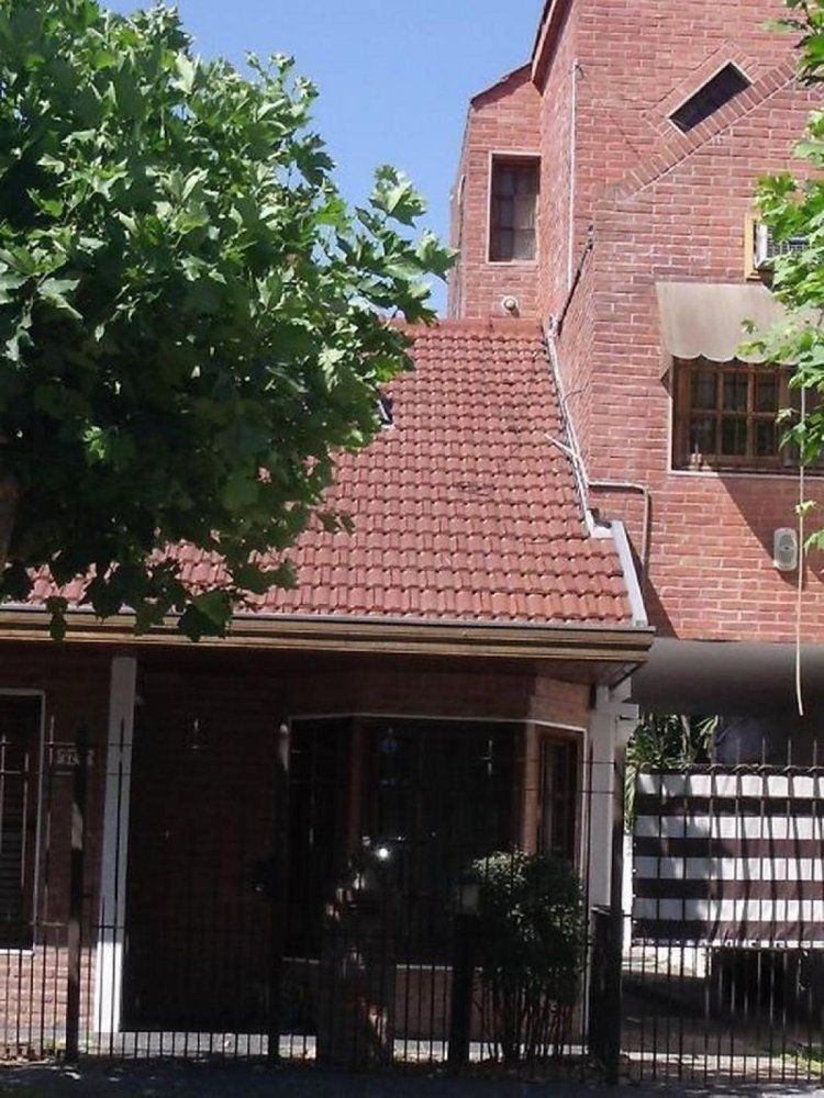 3 bedrooms House in Quilmes, Argentina No. 79686