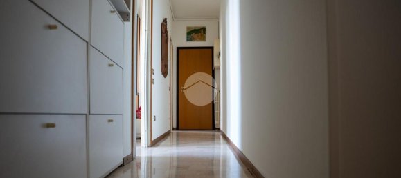 2-salle Appartement à Rho, Italy No. 330399 5