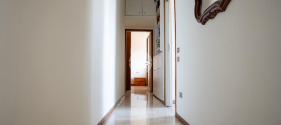 2-salle Appartement à Rho, Italy No. 330399 12