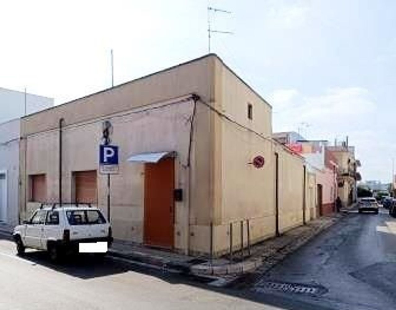 Casa de 8 habitaciónes en Mesagne, Italy No. 125755
