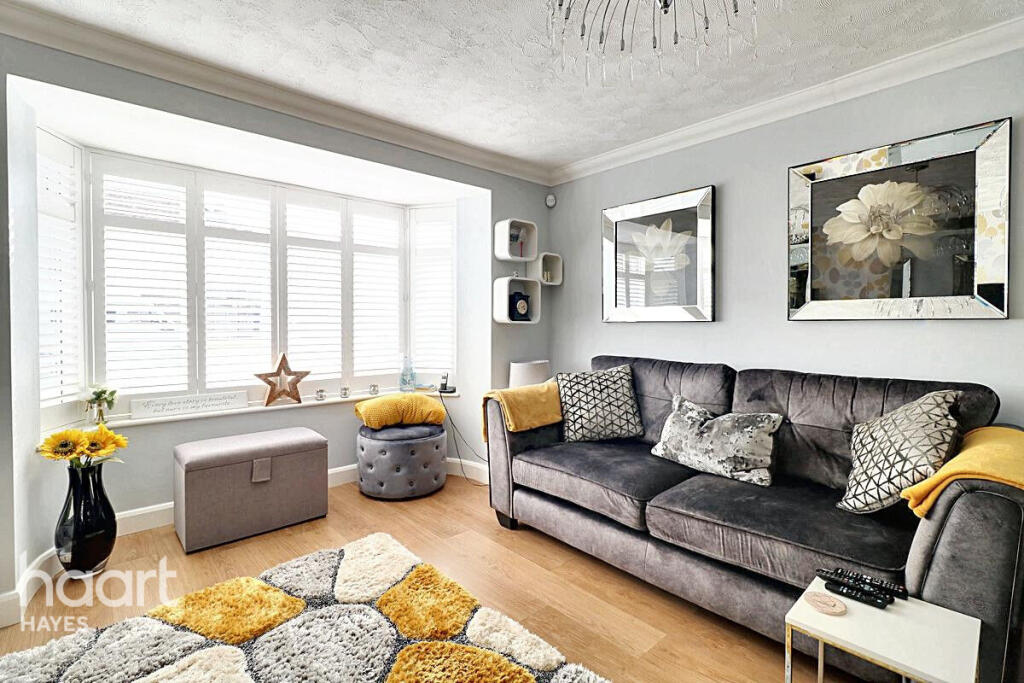 3 bedrooms House in Hayes, United Kingdom No. 5044