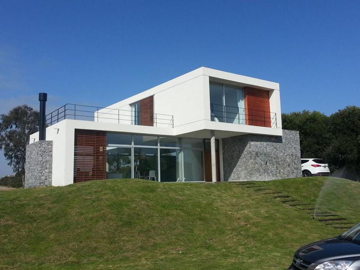 4 bedrooms House in Mar del Plata, Argentina No. 101312