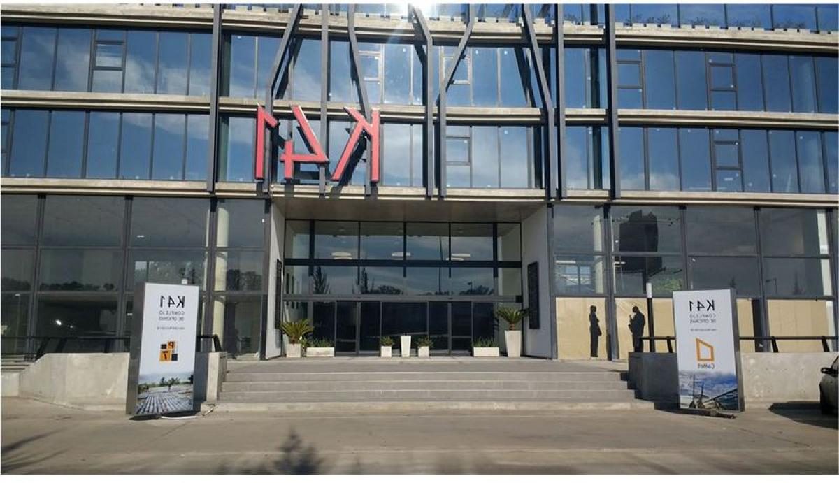 47m² Office in Moreno, Argentina No. 25709