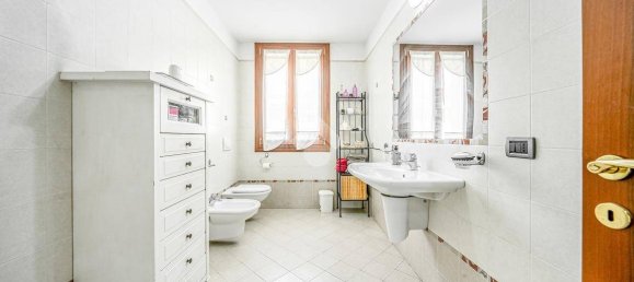 5 Schlafzimmer Villa in Fabbrico, Italy, Nr. 70572 15