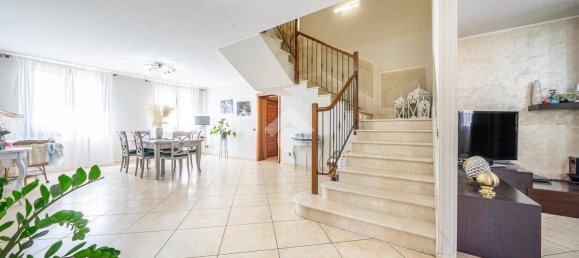 5 Schlafzimmer Villa in Fabbrico, Italy, Nr. 70572 9