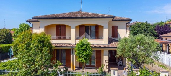 5 Schlafzimmer Villa in Fabbrico, Italy, Nr. 70572 3