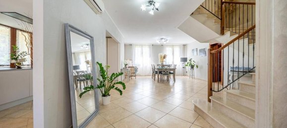 5 Schlafzimmer Villa in Fabbrico, Italy, Nr. 70572 8