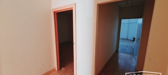 150m² Commercial property in Lleida, Spain No. 184600 10