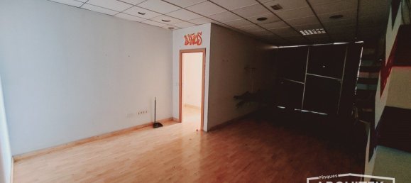 150m² Commercial property in Lleida, Spain No. 184600 26