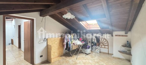 3 Schlafzimmer Wohnung in Gavirate, Italy, Nr. 265514 24