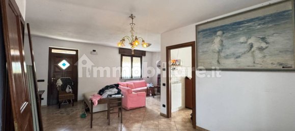 3 Schlafzimmer Wohnung in Gavirate, Italy, Nr. 265514 16