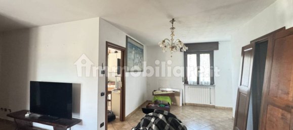 3 Schlafzimmer Wohnung in Gavirate, Italy, Nr. 265514 12