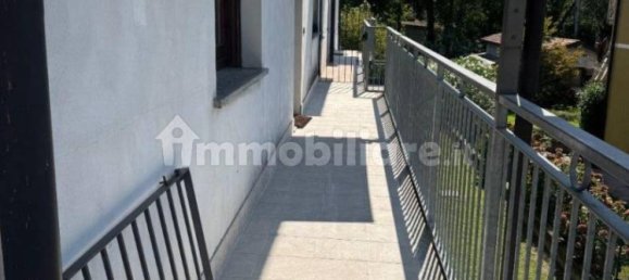 3 Schlafzimmer Wohnung in Gavirate, Italy, Nr. 265514 8