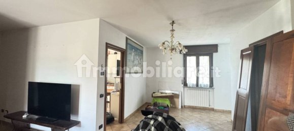 3 Schlafzimmer Wohnung in Gavirate, Italy, Nr. 265514 4