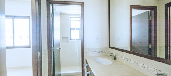 4 bedrooms Villa in Reem, UAE No. 528 11