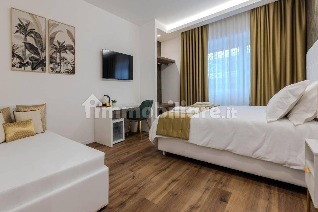 4 rooms Hotel in Rome, Italy No. 352288