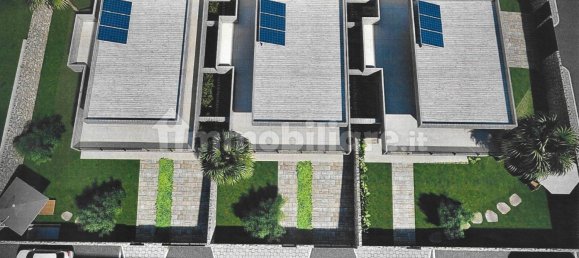 2 bedrooms Villa in Rome, Italy No. 11850 2