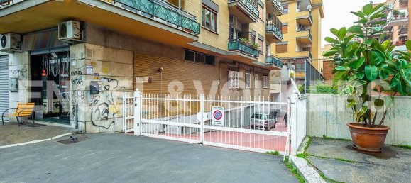 5 rooms Commercial property in Rome, Italy No. 68624 11