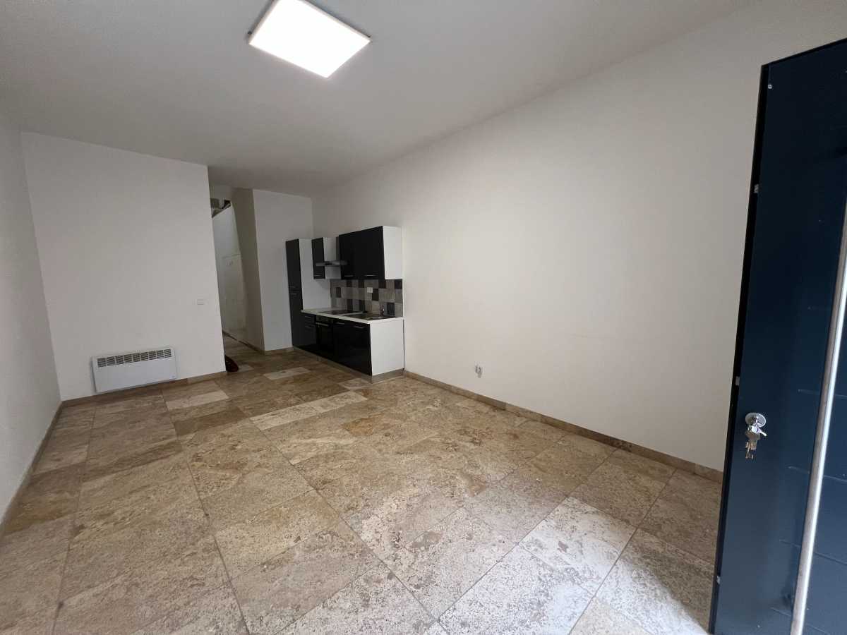 Villa de 3 dormitorios en Miramont-de-Guyenne, France No. 205353