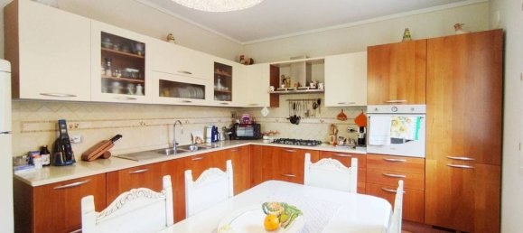 3 Schlafzimmer Villa in Pistoia, Italy, Nr. 219144 10