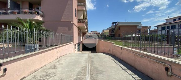 1-Zimmer Garage in Rome, Italy, Nr. 2066 3