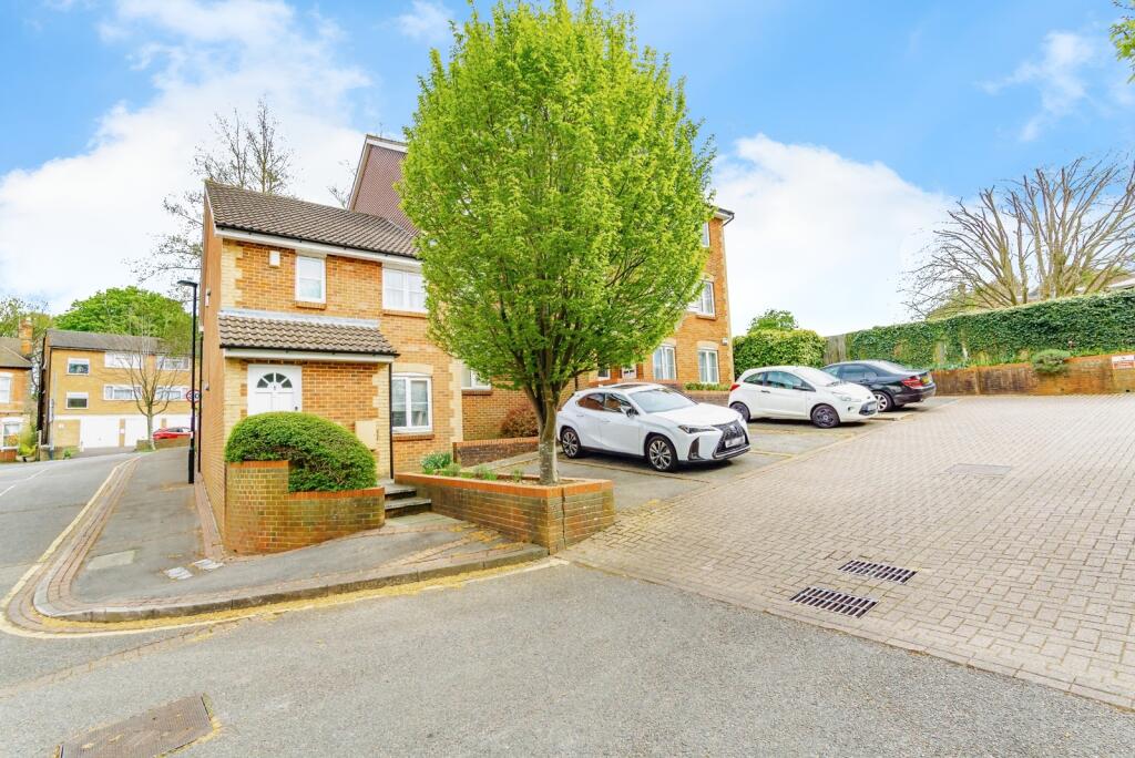 1 bedroom Maisonette in South Croydon, United Kingdom No. 8005