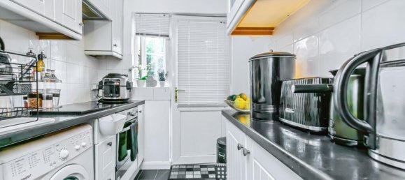 1 bedroom Maisonette in South Croydon, United Kingdom No. 8005 4