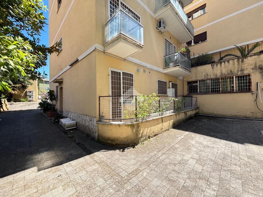 2 bedrooms Apartment in Rome, Italy No. 353017