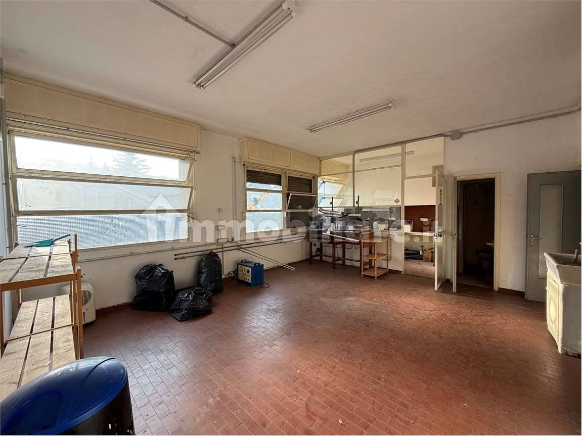 5 rooms Commercial property in Valenza, Italy No. 141399