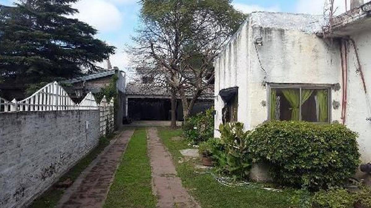 3 bedrooms House in Jose C. Paz, Argentina No. 82875