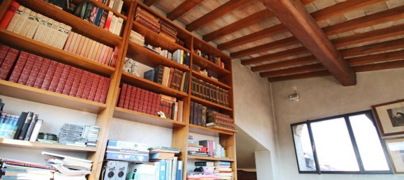 4 bedrooms Apartment in Parma, Italy No. 47949 24