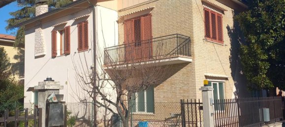 8 rooms House in Falerone, Italy No. 147895 3