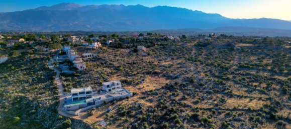 3 bedrooms Villa in Chania, Greece No. 8389 4