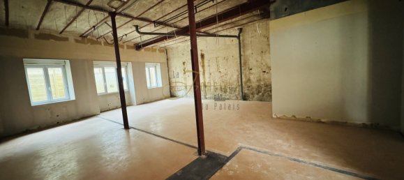 67m² Office in Bourges, France No. 213844 2