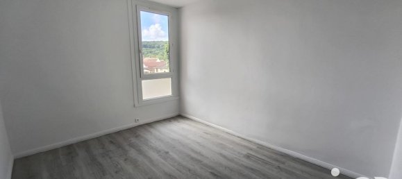 3 Schlafzimmer Wohnung in Saint-Pierre-les-Elbeuf, France, Nr. 360461 7