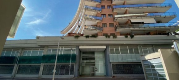 Квартира с 5 комнатами в Фьюмичино, Италия № 190067 2