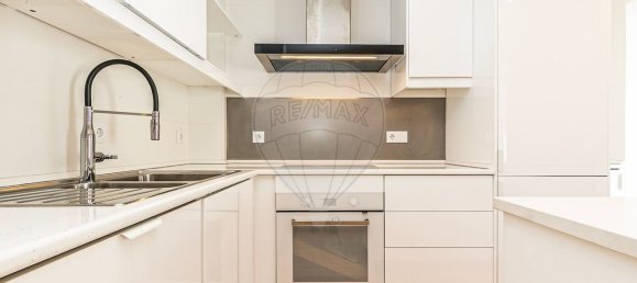 4 bedrooms Villa in Lisbon, Portugal No. 184162 20