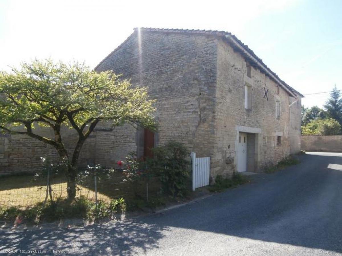 2 bedrooms House in Ruffec, France No. 22563