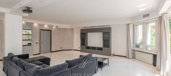 4 bedrooms Apartment in Milan, Italy No. 343324 3