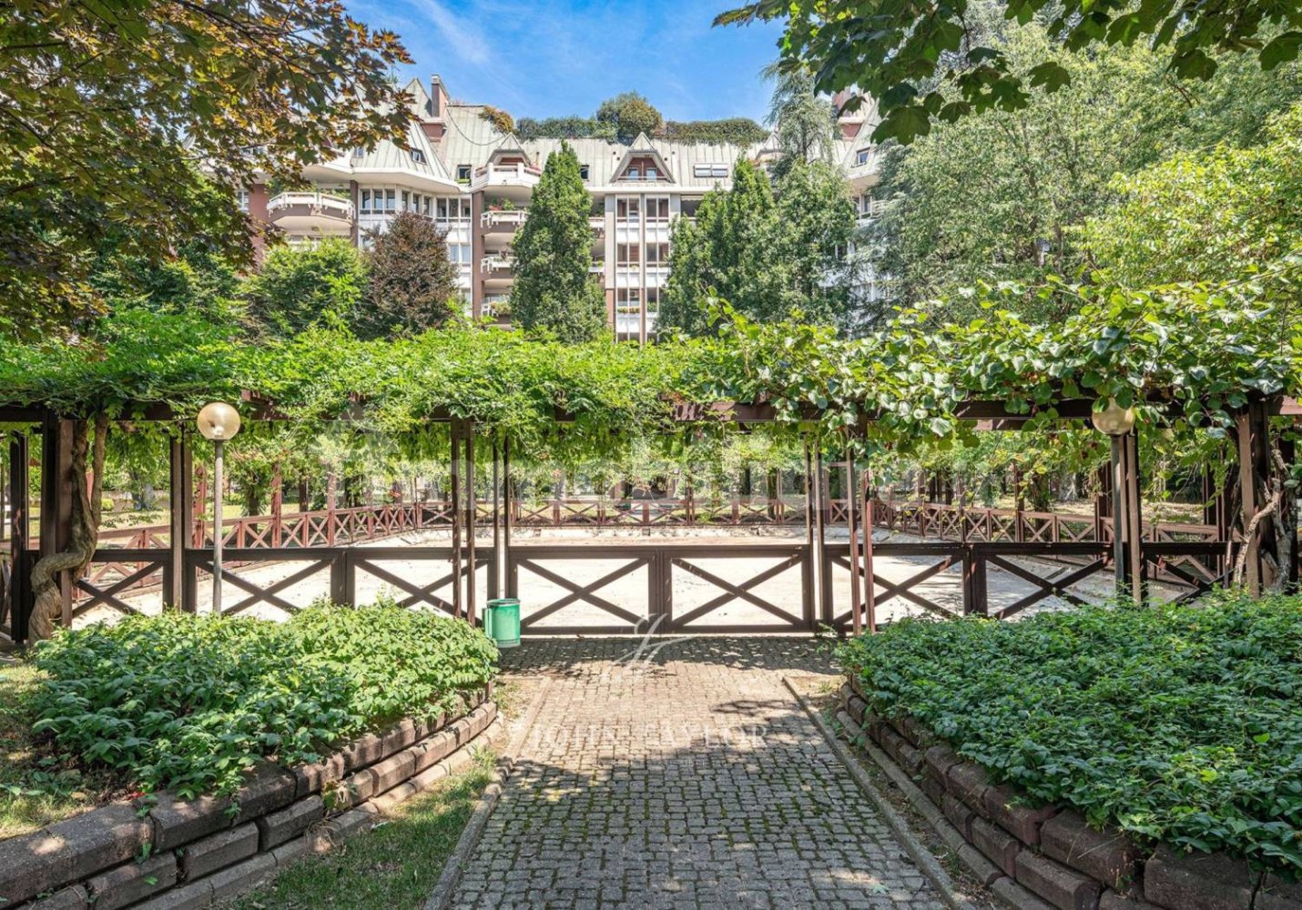 4 bedrooms Apartment in Milan, Italy No. 343324