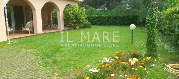 4 bedrooms Villa in Massa, Italy No. 46350 2