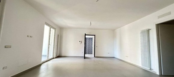 4 rooms Apartment in Caserta, Italy No. 39437 18