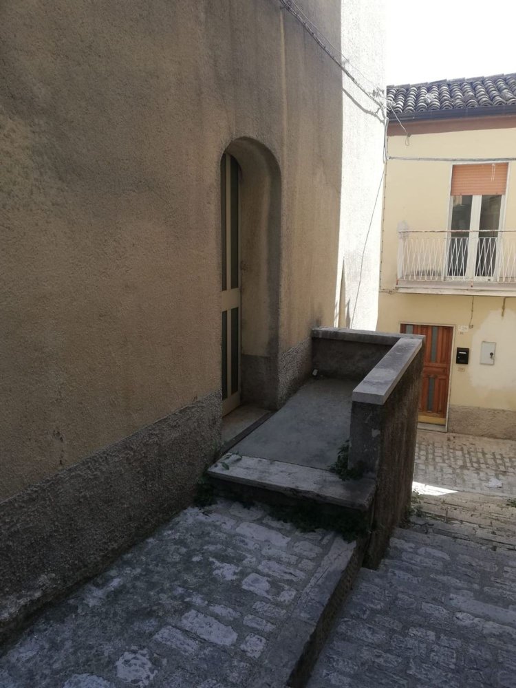 4 bedrooms House in Mirabello Sannitico, Italy No. 79818