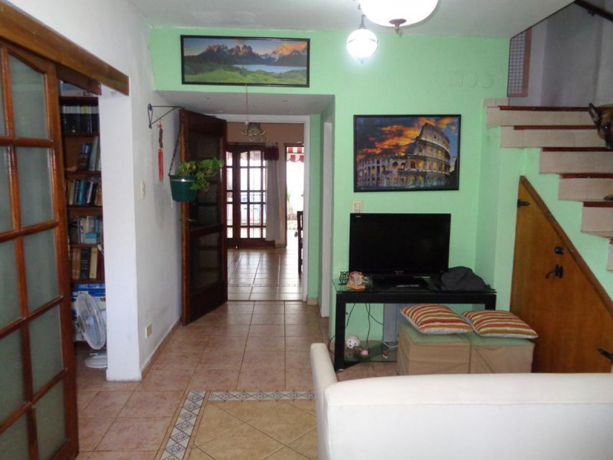 Apartamento de 3 dormitorios en Buenos Aires, Argentina No. 101665