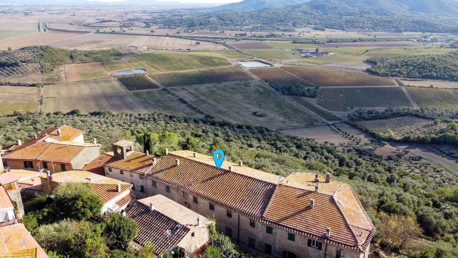 Bâtiment à Gavorrano, Italy 1050m² No. 76101