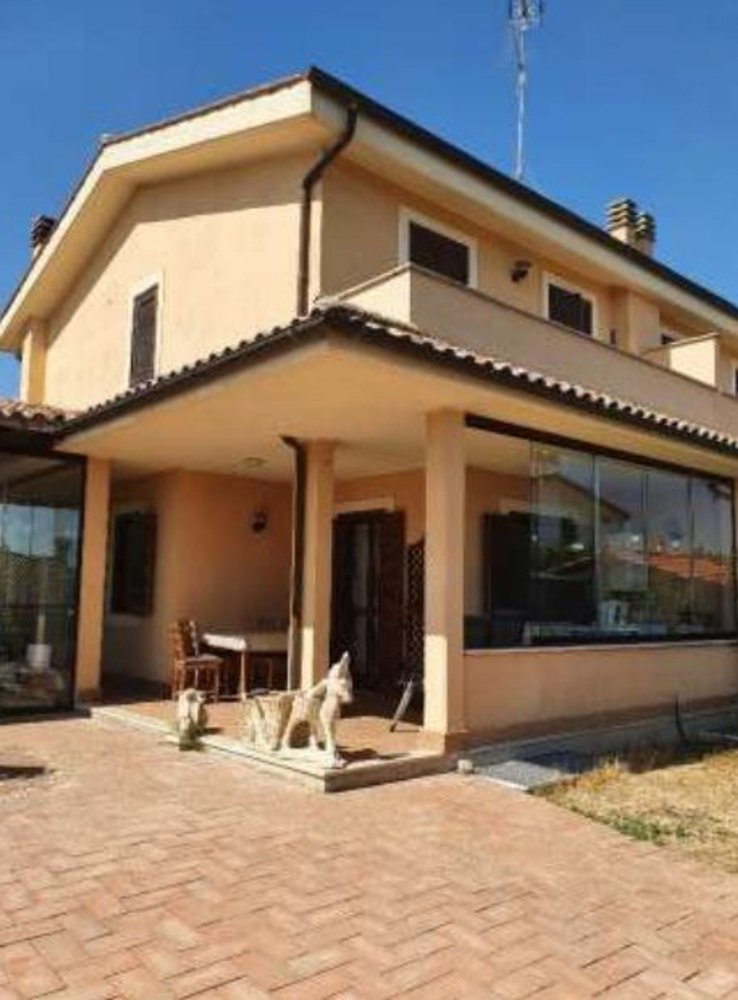 Casa de 5 habitaciónes en Cerveteri, Italy No. 16721